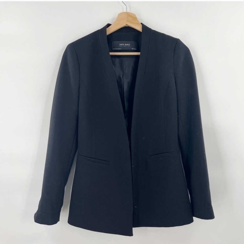 ZARA black blazer clasp closure no collar